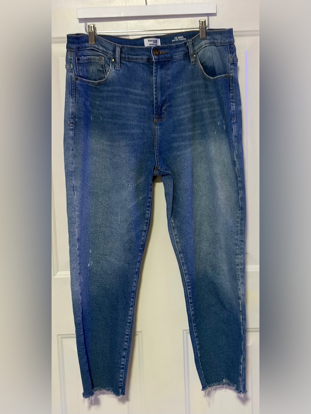 Kensie Jeans The Amber High Rise Stovepipe Jeans in Blue